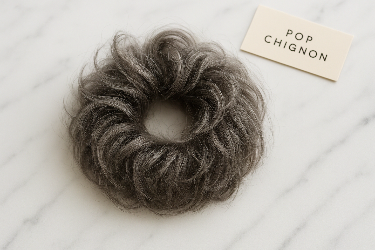 Image 1: Produit professionnel - Chignon gris effet décoiffé
