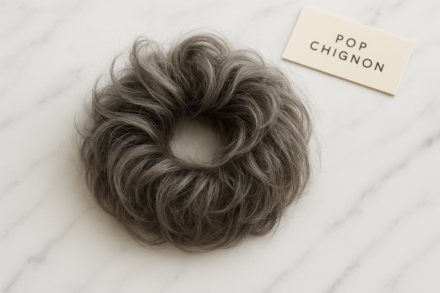Image 1: Produit professionnel - Chignon gris effet décoiffé